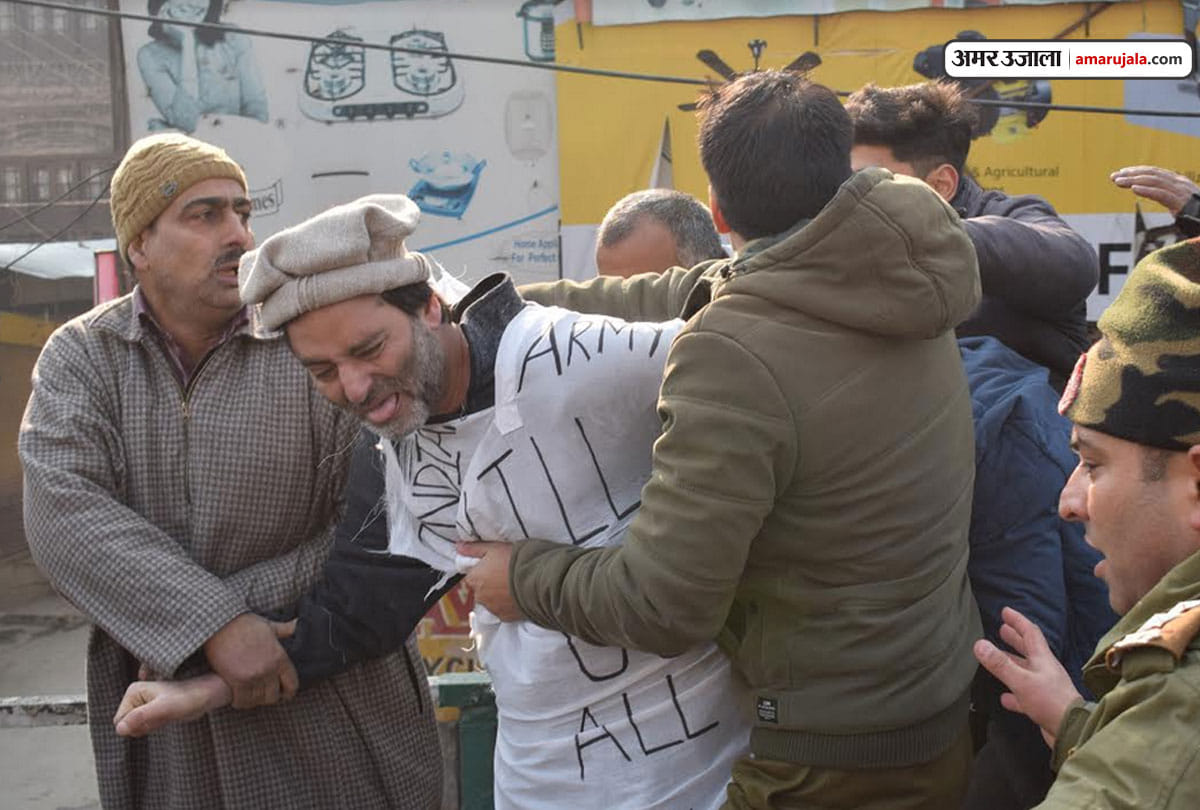 Jammu kashmir Separatists Protest In Srinagar Failed, Mirwaiz Umar Farooq and Yasin Malik detained