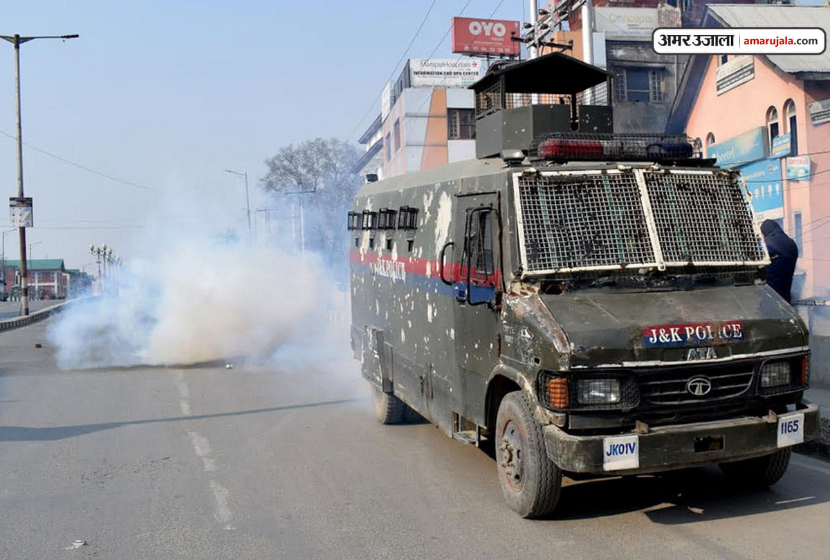 Jammu kashmir Separatists Protest In Srinagar Failed, Mirwaiz Umar Farooq and Yasin Malik detained