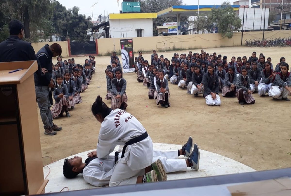 Self defense training given to school girls under Aparajita Abhiyan in deoria