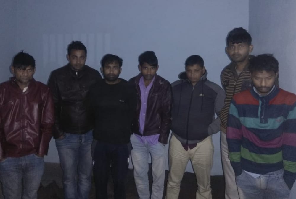 Agra stf unit arrested six smugglers of ganja.