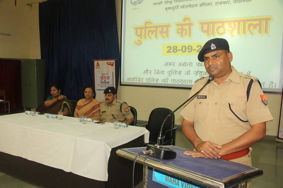 two constable of traffic police done well done job at varanasi