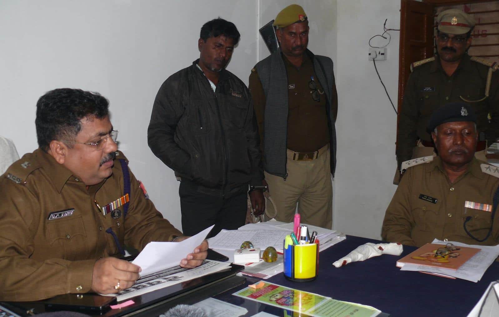 Azamgarh police arrest those cattle smuggler who threat call to daroga for extortion