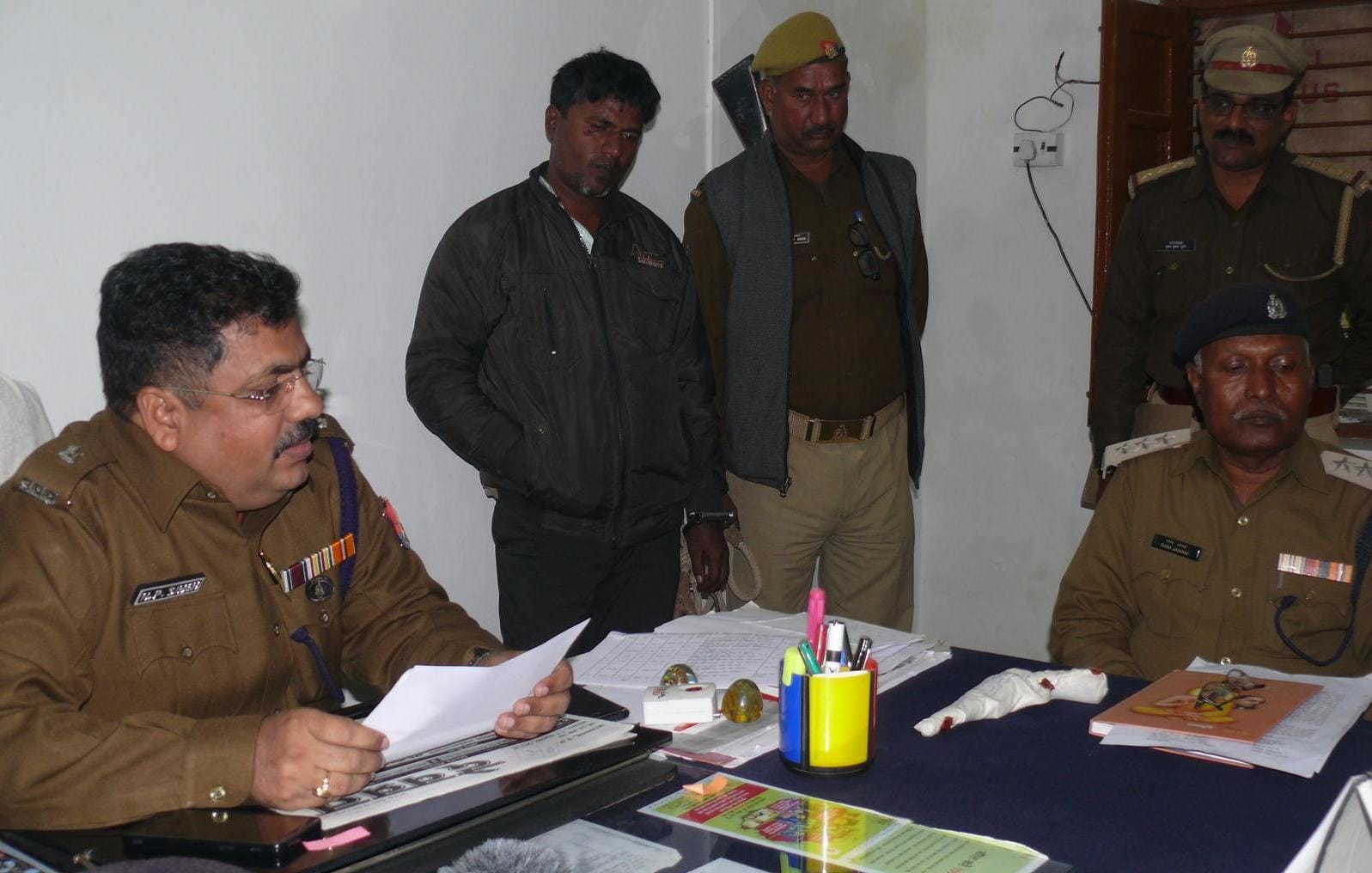 Azamgarh police arrest those cattle smuggler who threat call to daroga for extortion