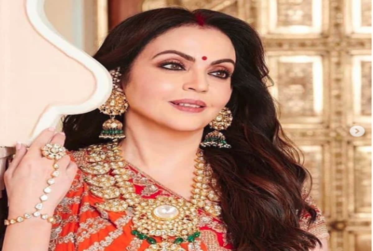 nita ambani spent lots of money for royal dresses at daughter isha ambani royal wedding