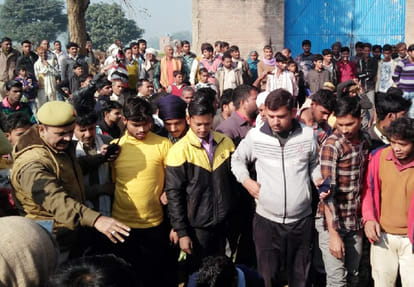 Former MLA of SP sitting in the pit of Samadhi