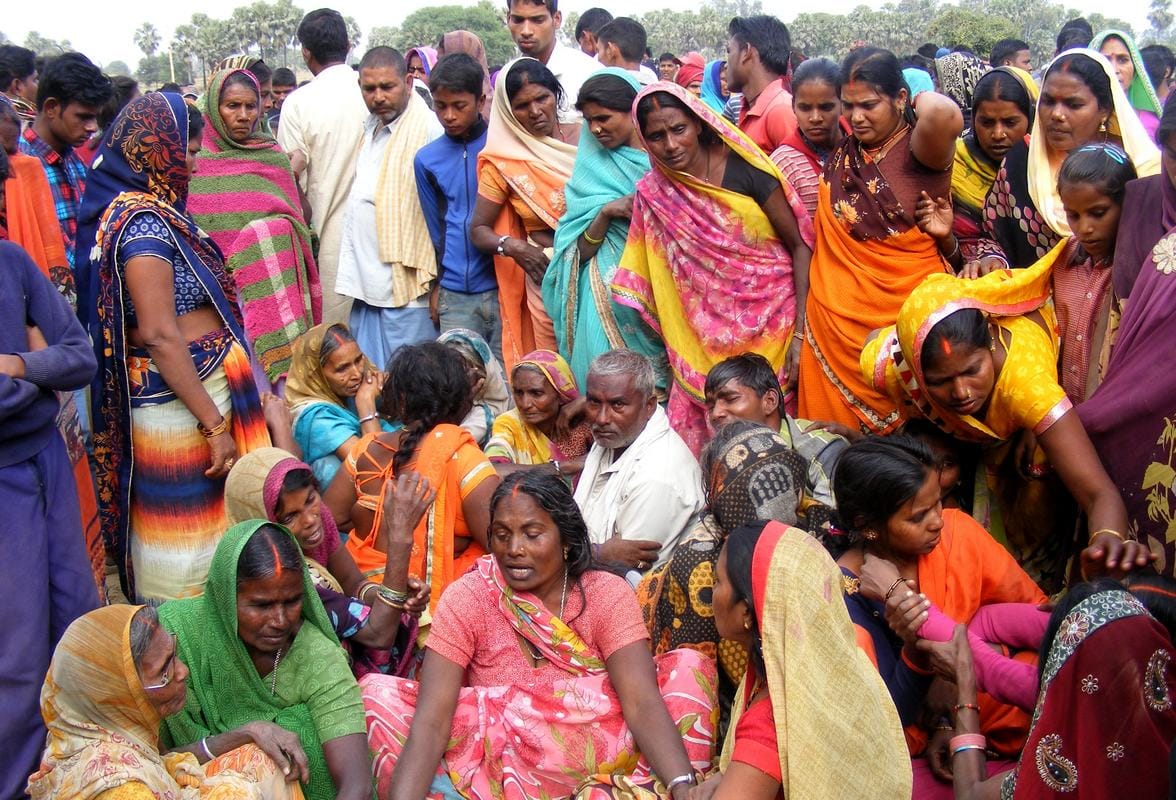 three friends died after wall collapse on them at ghazipur