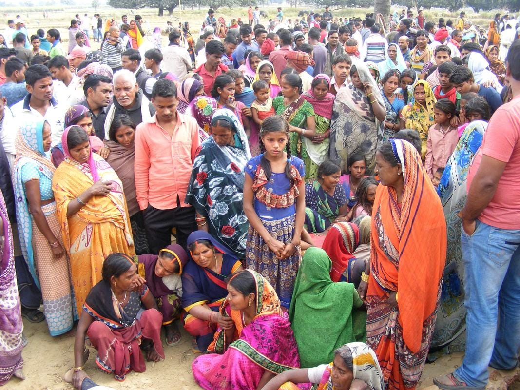three friends died after wall collapse on them at ghazipur