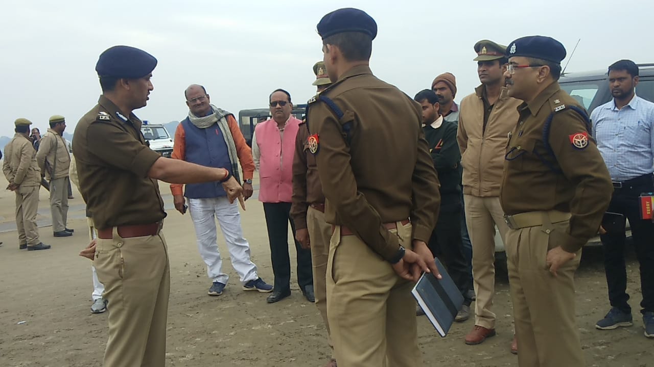 three friends died after wall collapse on them at ghazipur