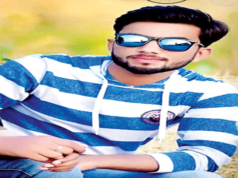 young man death due to collision of vehicle