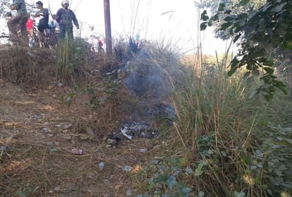 tried to burn school girl alive by two youth in agra