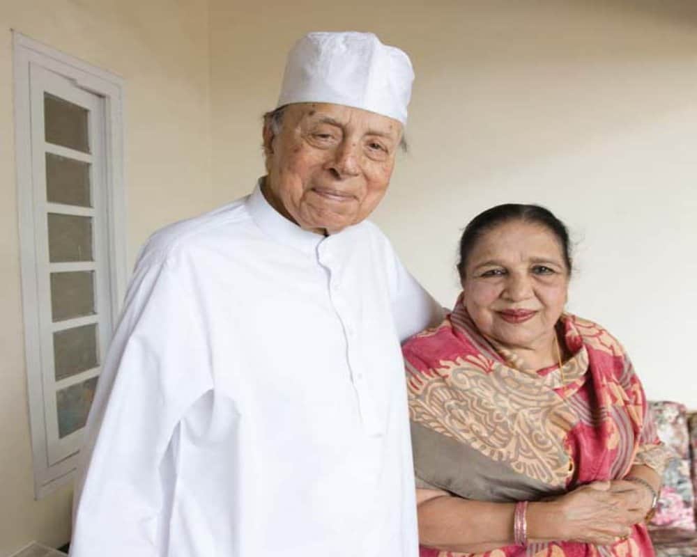 Aimim chief Asaduddin Owaisi daughter to wed Shah Alam grandson
