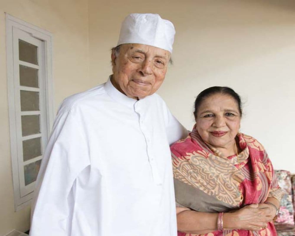 Aimim chief Asaduddin Owaisi daughter to wed Shah Alam grandson