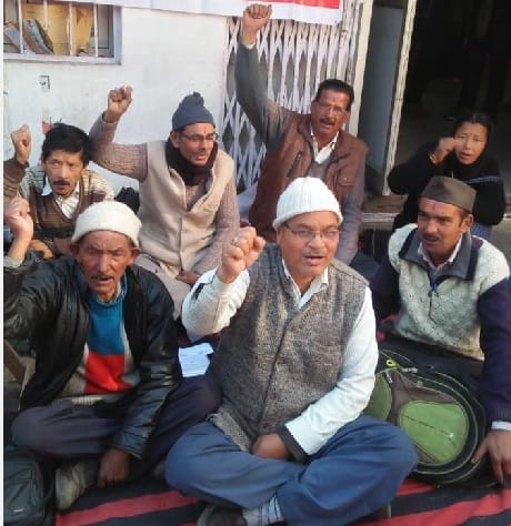 Posters start fasting for ten points