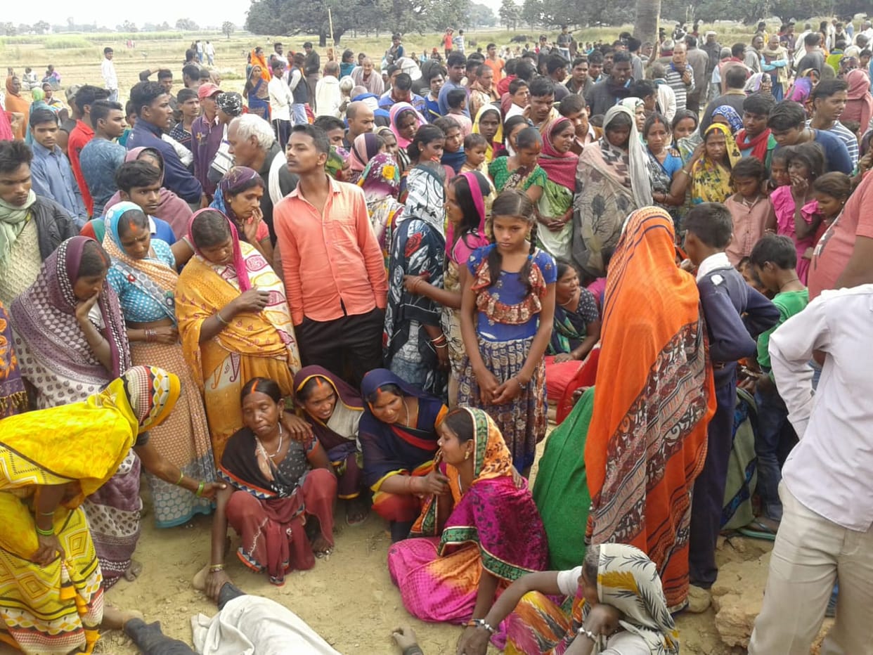 four killed and one injured in ghazipur after wall fallen on them