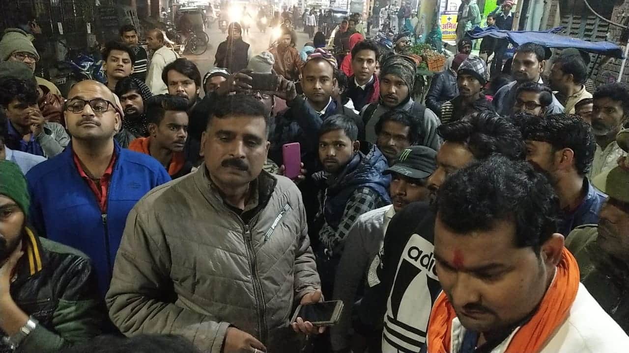 family make protest after patient death in hospital at varanasi