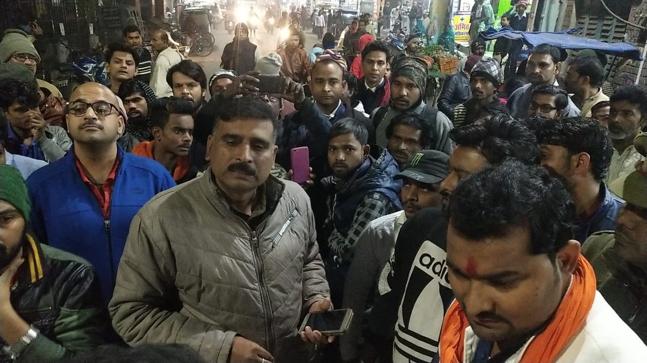 family make protest after patient death in hospital at varanasi