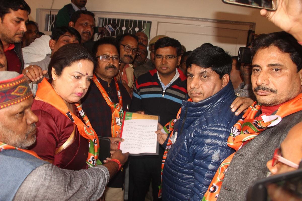 bjp leader minakshi lekhi says that rahul gandhi nominate for booker prize