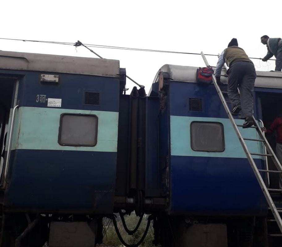 rail OHE wire break due to monkey at chandauli
