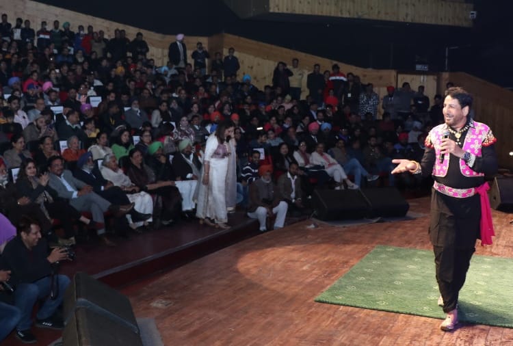 Gurdas Mann live program at Tagore Theater in chandigarh