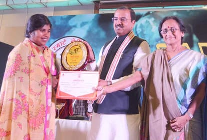 smart beti award by amar ujala