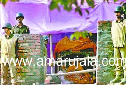 Ram Lalla is facing poverty in ayodhya even clothes are not available for him