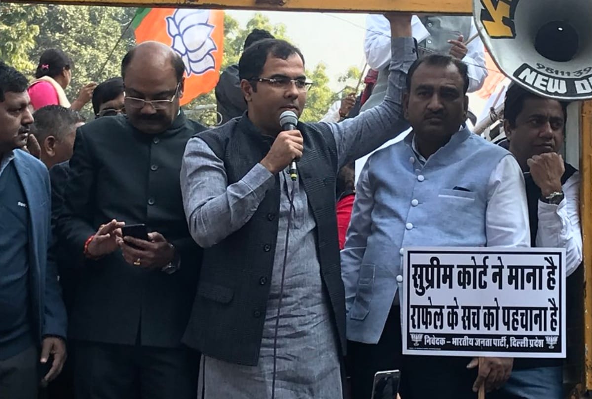 rafale issue delhi bjp protest outside congress headquarters seeks apology from rahul gandhi