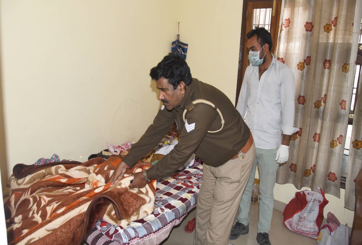 dead body of retired officer of BSNL found in room in lucknow