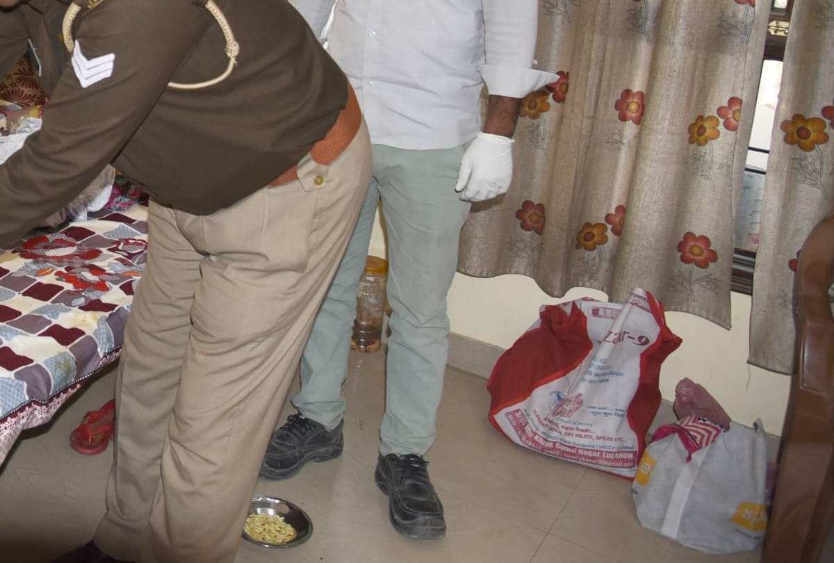 dead body of retired officer of BSNL found in room in lucknow