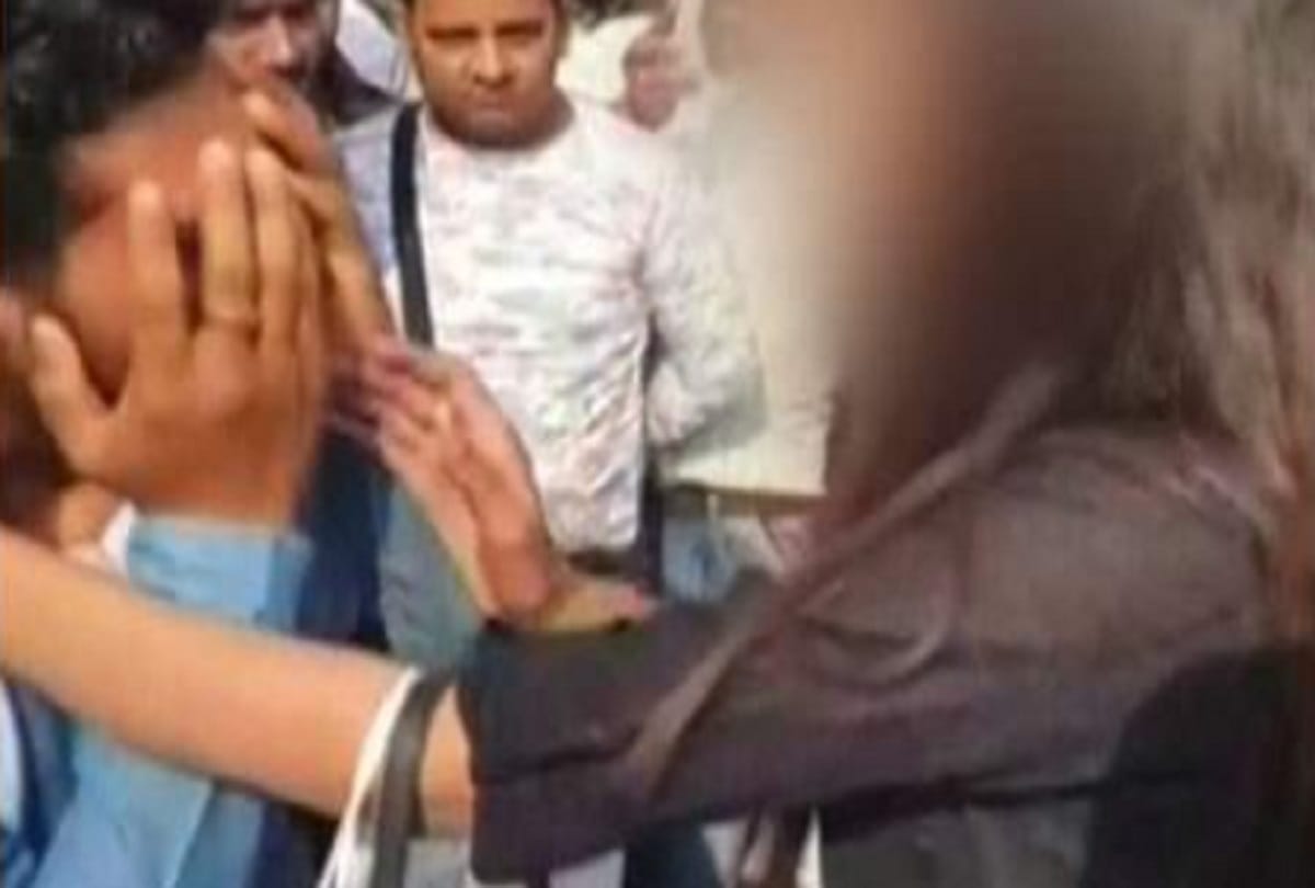 Meerut, misbehave with girl and beating of youth