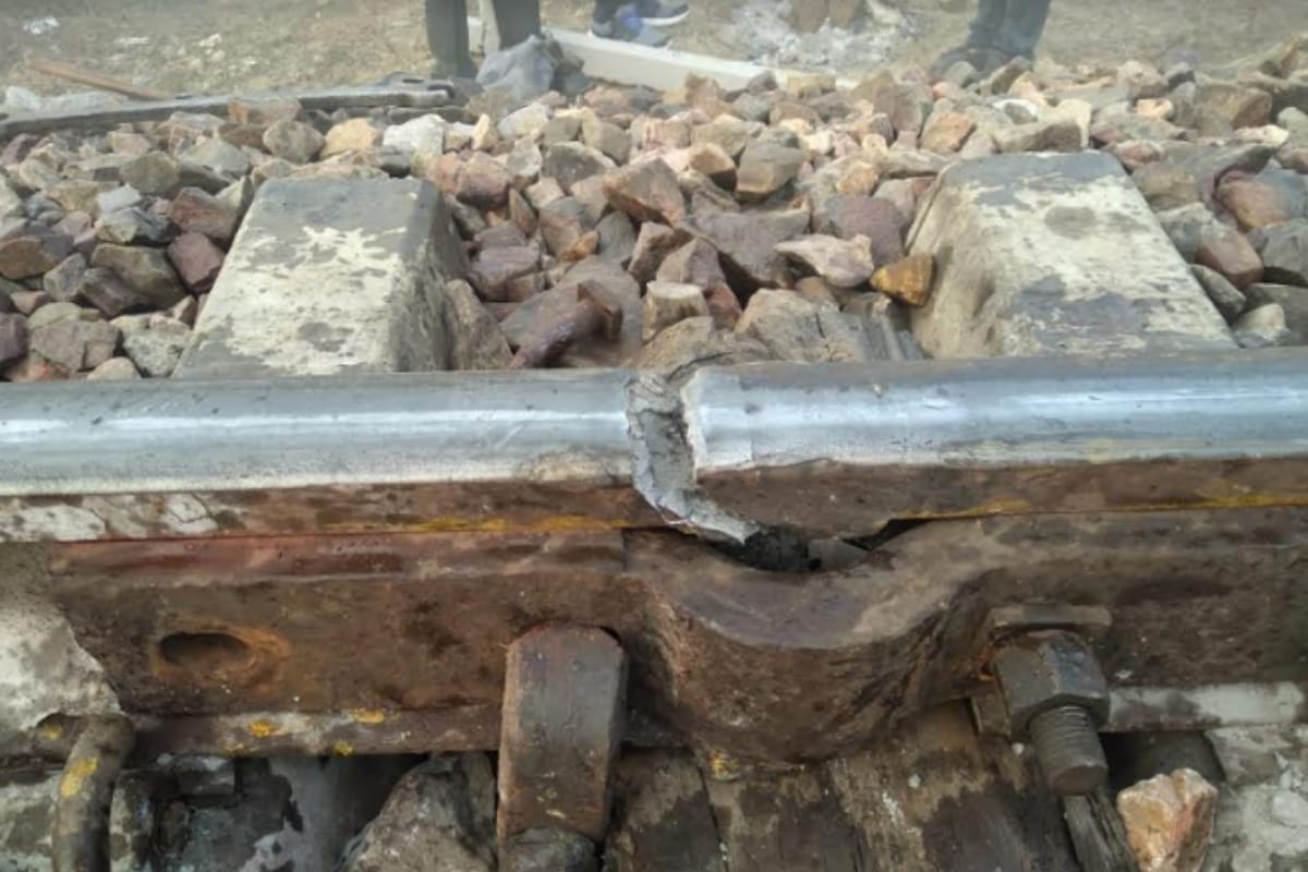utkal express nerrow escaped of a accident in saharanpur