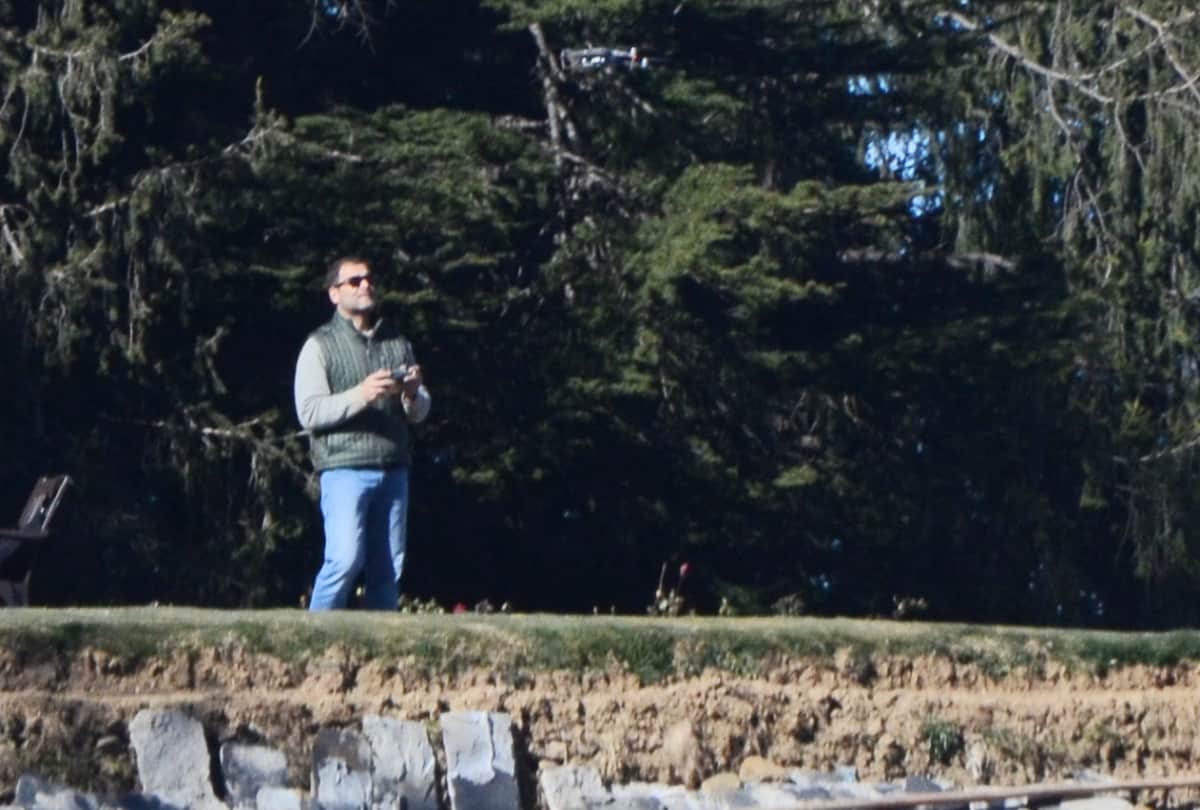 congress president rahul gandhi played Chess with students in shimla