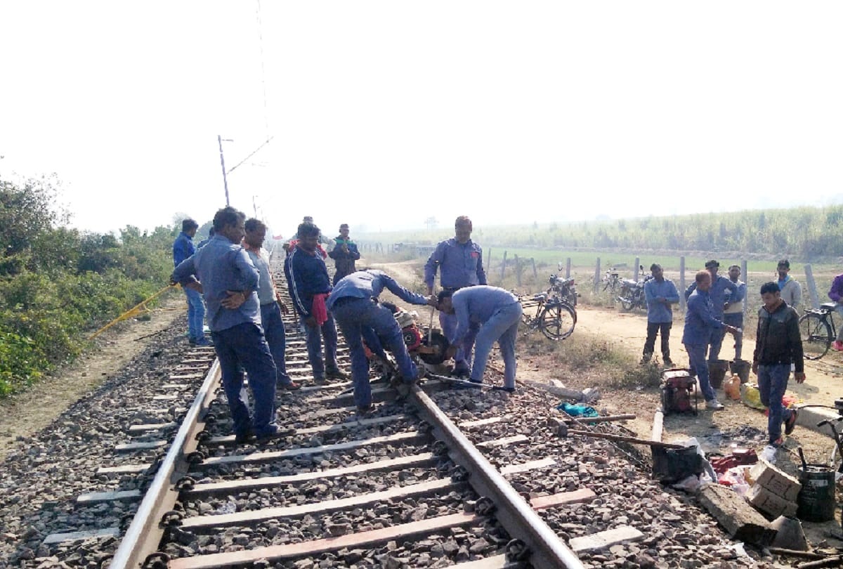 Sahranpur, Utkal Express train of try to overturn in uttar pradesh