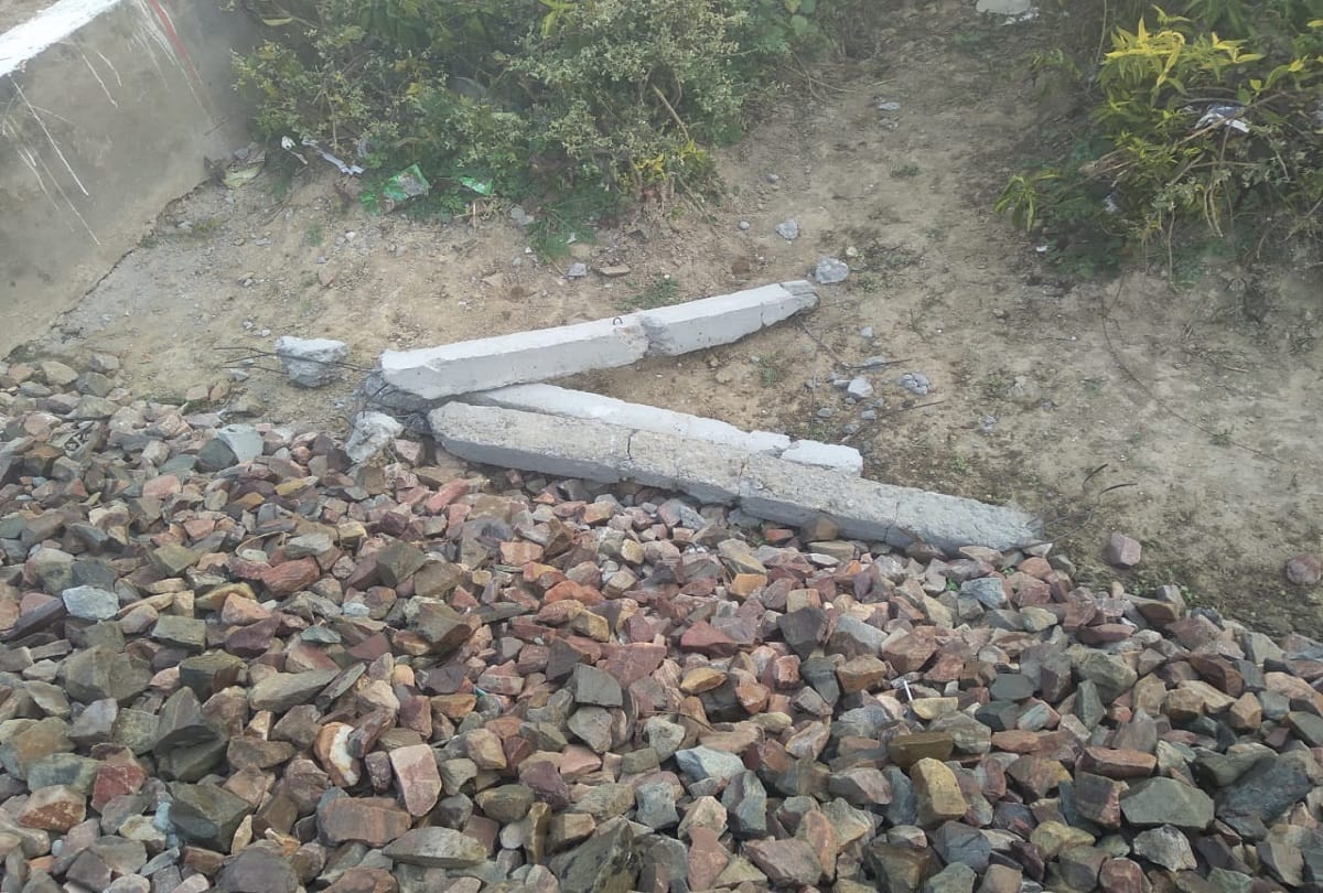 Sahranpur, Utkal Express train of try to overturn in uttar pradesh