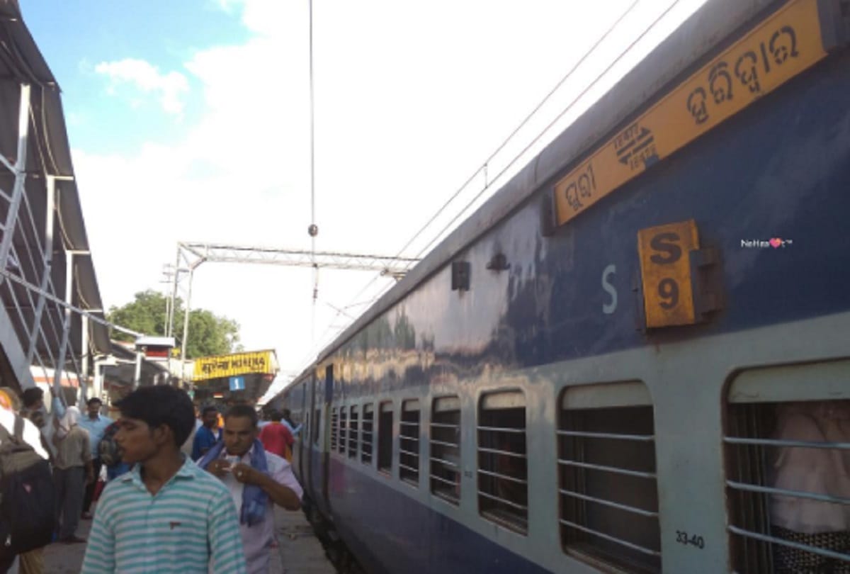 Sahranpur, Utkal Express train of try to overturn in uttar pradesh