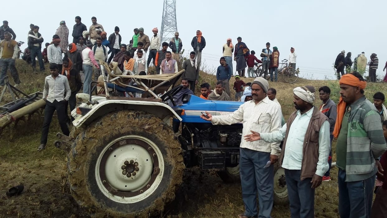 Many injured and admitted in Hospital in road accident in hathras Aligarh news