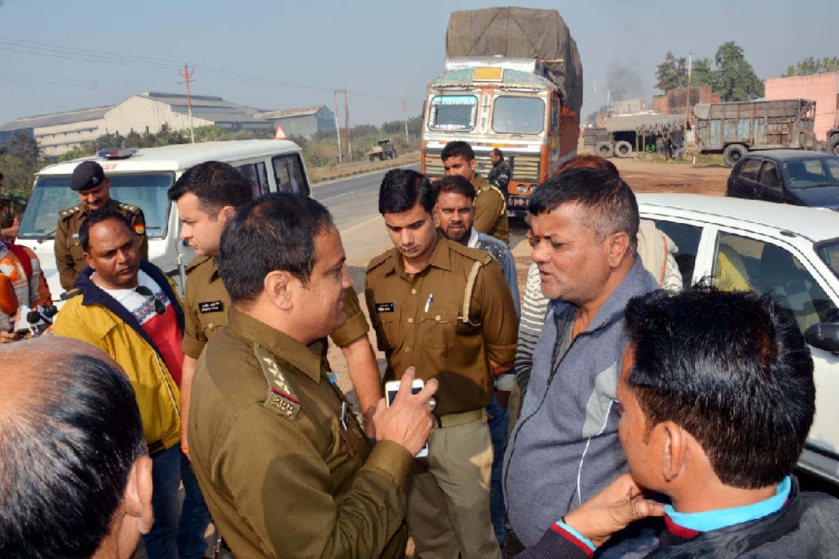 UP: Crooks looted dozens of truck drivers on the dhaba in muzaffarnagar