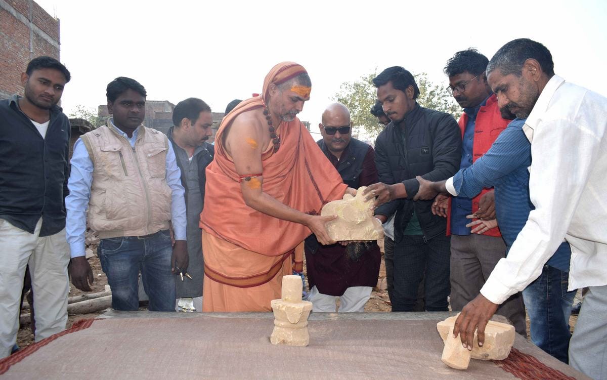 Shiva lingam thrown in dump in varanasi