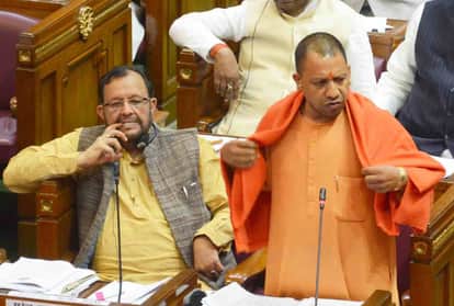 सदन में बोलते मुख्यमंत्री योगी आदित्यनाथ
