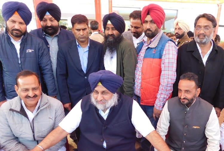 Sukhbir Singh Badal held a meeting with party workers in Abohar