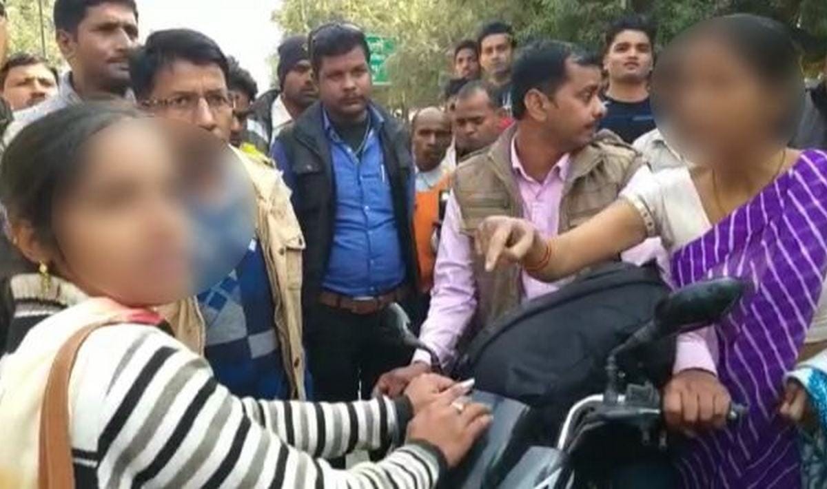 girl accused up 100 constable for sexual harassment at azamgarh