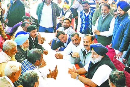 Sukhbir Singh Badal held a meeting with party workers in Abohar