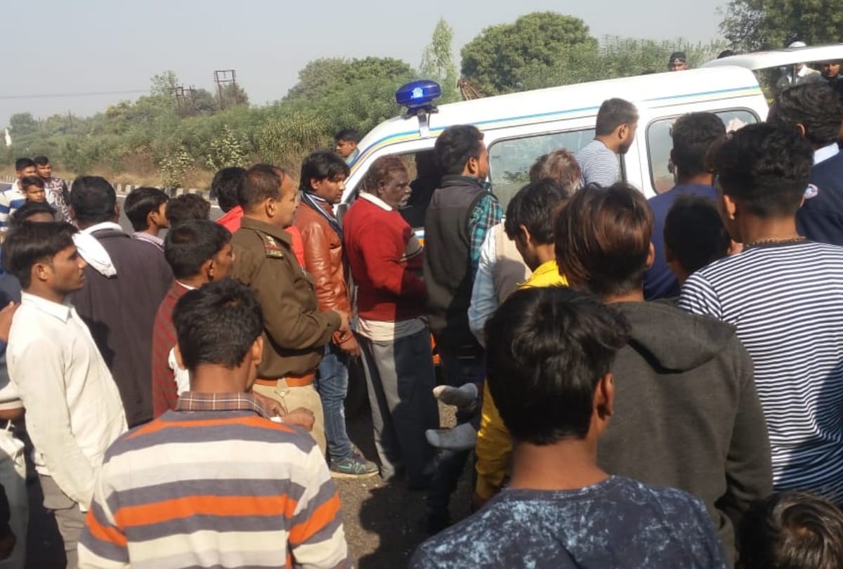 बाइक सवार चाचा भतीजे को वैन ने रौंदा,  मौत