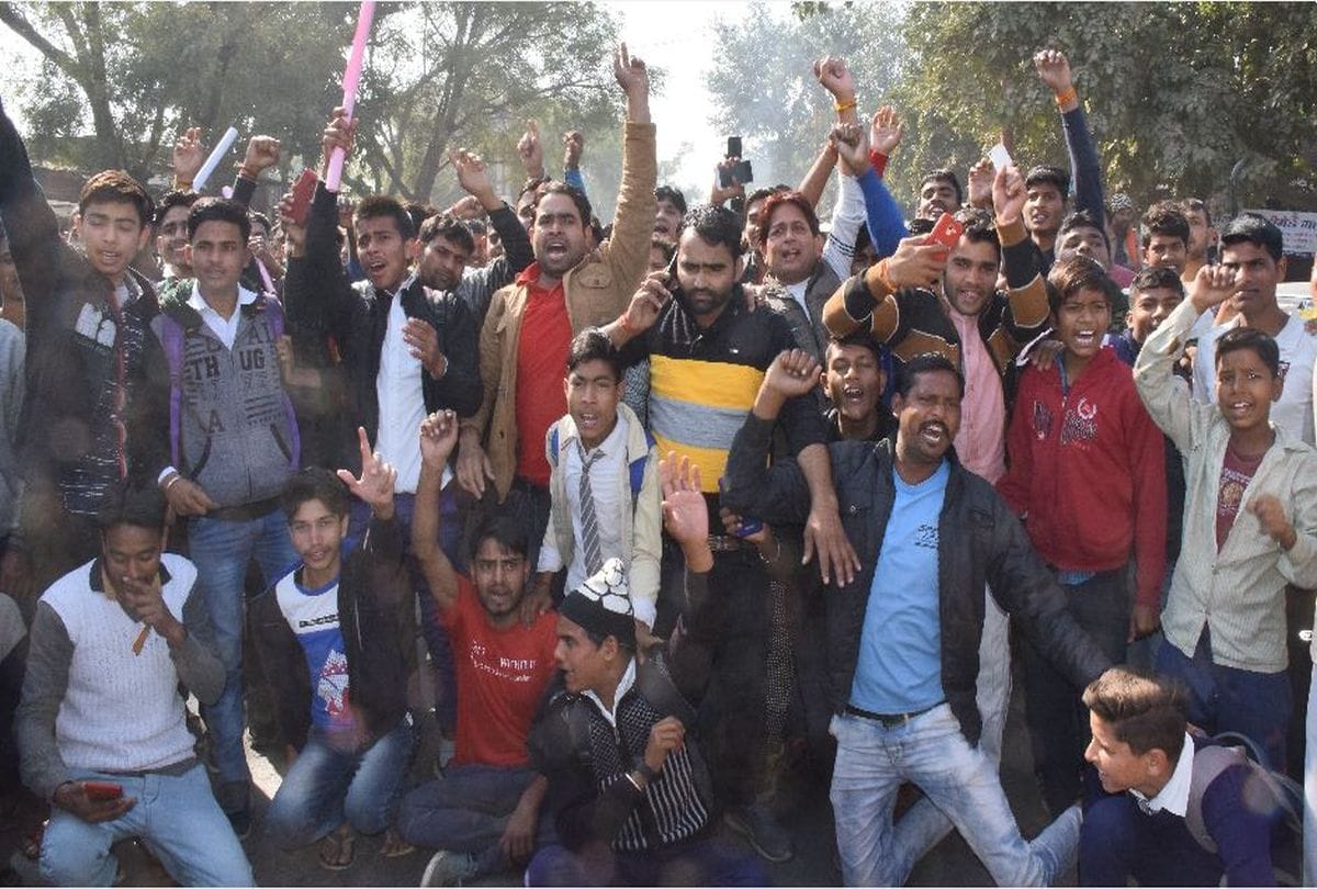 villagers protest against yogi adityanath government over high school girl sanjali death in agra