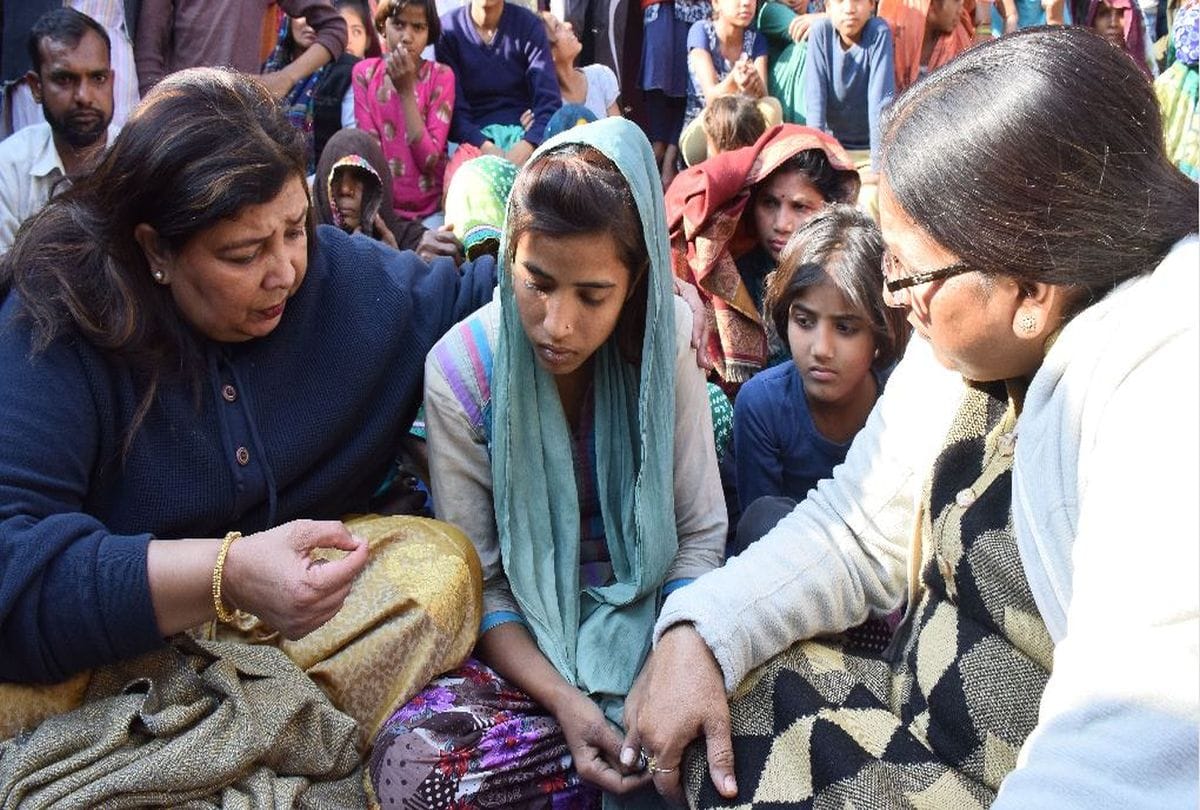 villagers protest against yogi adityanath government over high school girl sanjali death in agra