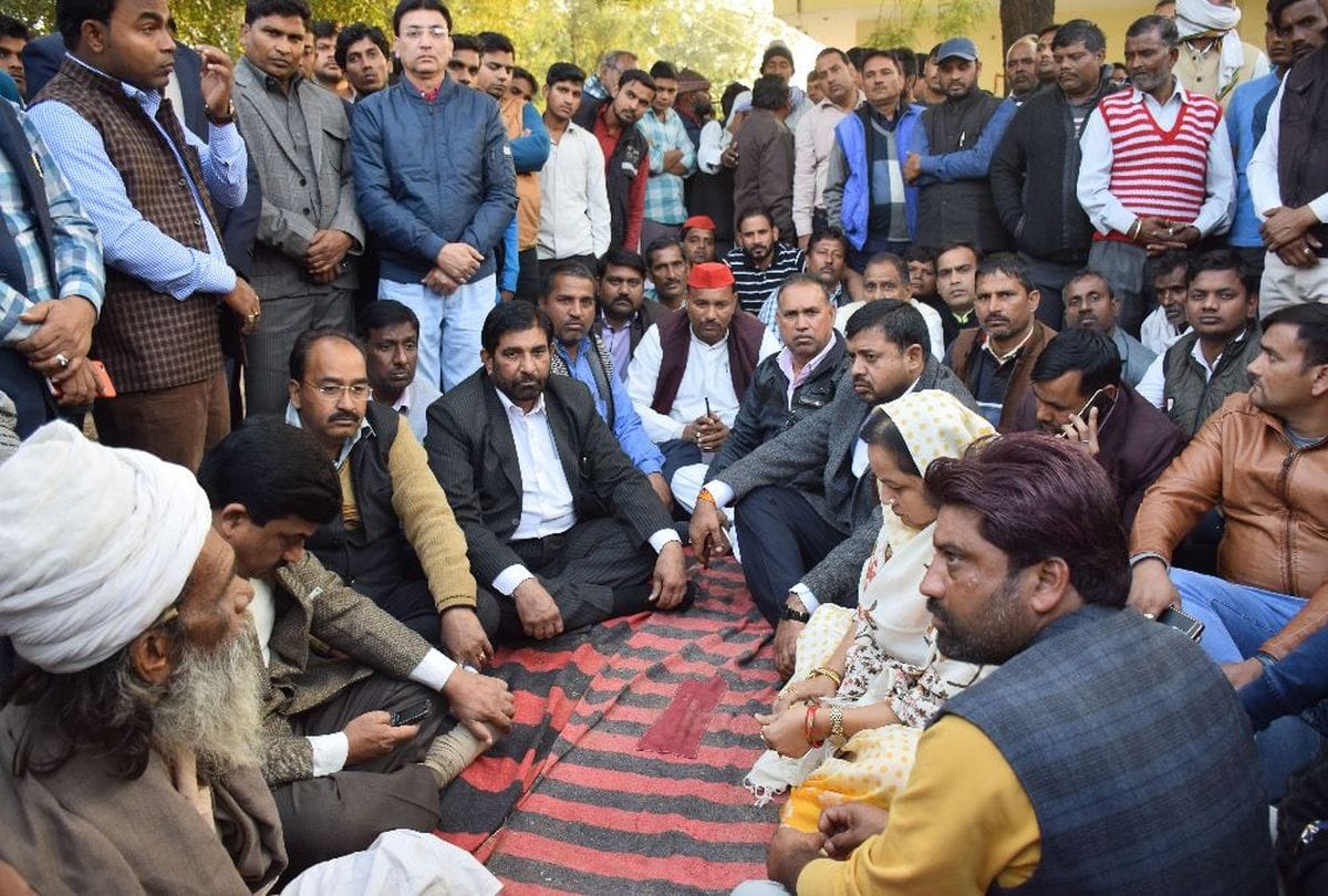 villagers protest against yogi adityanath government over high school girl sanjali death in agra