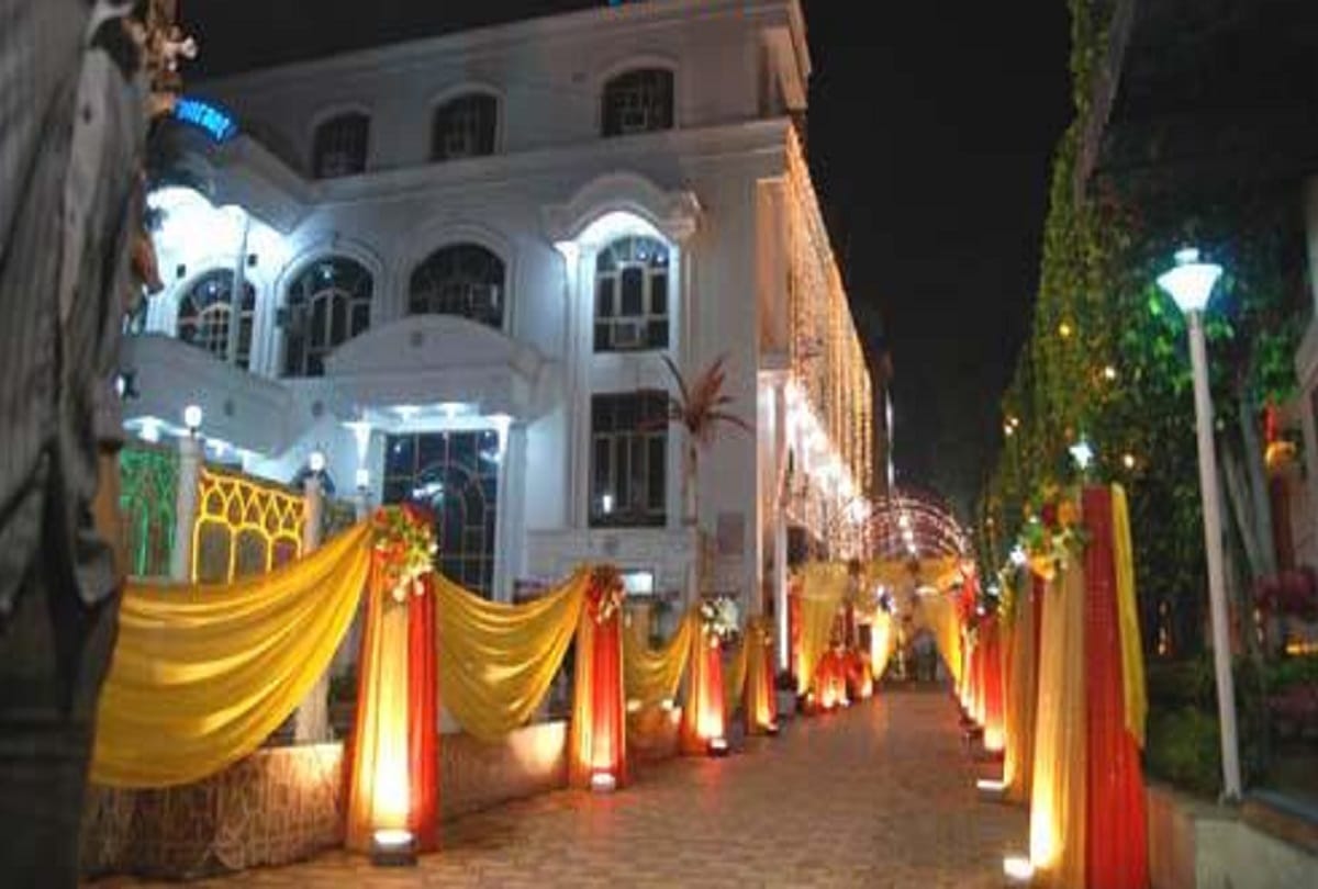Meerut, misbehavior from teenager, Delhi Police will seal the Mukut Mahal hotel