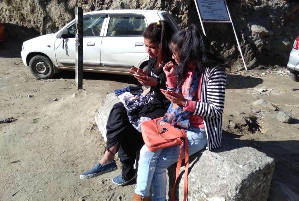 Student Classes in zero degree temperature in Lambathach Degree College Seraj Mandi Himachal Pradesh
