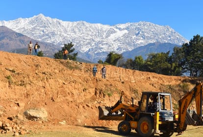 Preparation for PM narendra Modi Rally in Dharamshala without tender