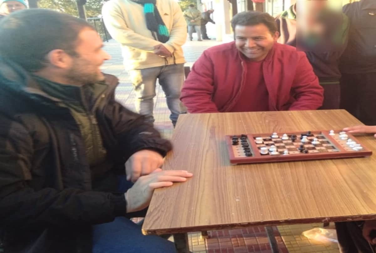 congress president rahul gandhi played Chess with students in shimla