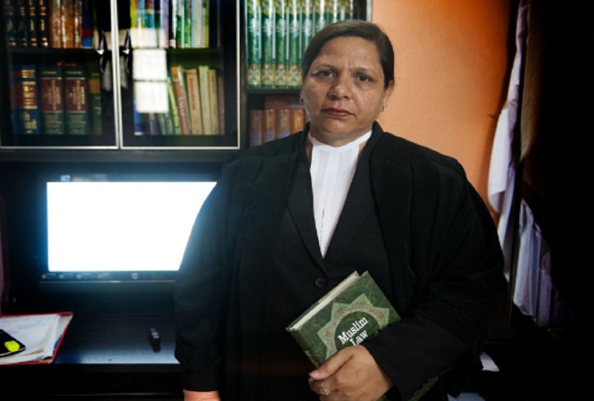 Shakib attacked Supreme Court Advocate Farah Faiz in train